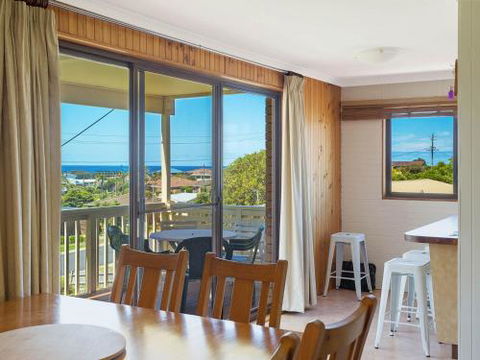 Williams Wonder Large Beach House - Accommodation Newcastle 5
