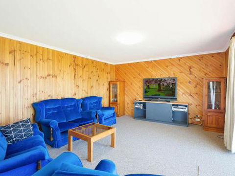 Williams Wonder Large Beach House - Accommodation Newcastle 1