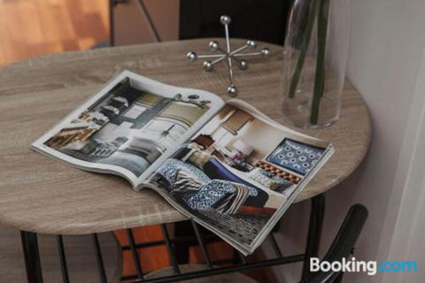 Heart Of Sandringham Apartment By Ready Set Host - Accommodation Newcastle 5