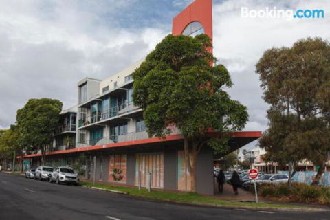 Heart Of Sandringham Apartment By Ready Set Host - Accommodation Newcastle 2