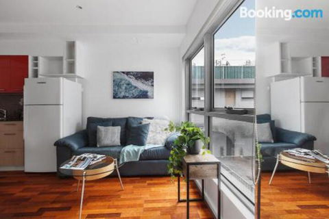 Heart Of Sandringham Apartment By Ready Set Host - Accommodation Newcastle 1