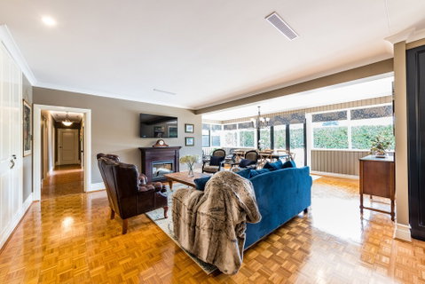 Hedge House- Luxury Space Style Location - Accommodation Newcastle 5