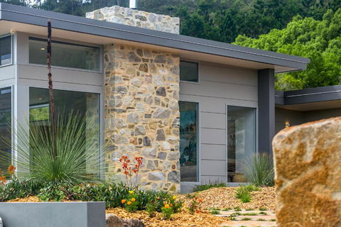 The Springs - Accommodation Newcastle 6