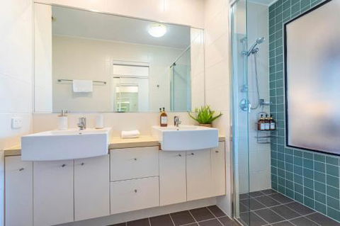 Maroochy River Inlet Views At Sebel Twin Waters Free Wifi & Parking 2 Cars - Accommodation Newcastle 2