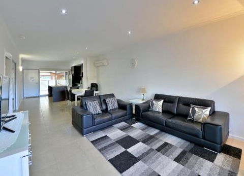 DelMar 3 - Accommodation Newcastle 2