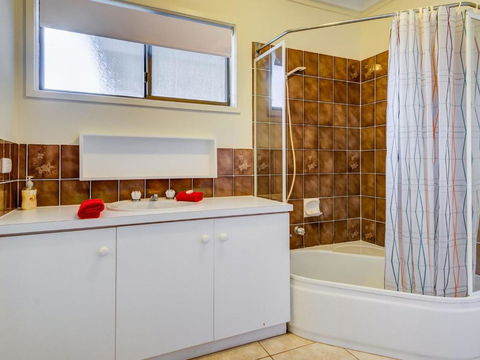 Cuttriss By The Beach - Accommodation Newcastle 4