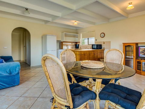 Cuttriss By The Beach - Accommodation Newcastle 5