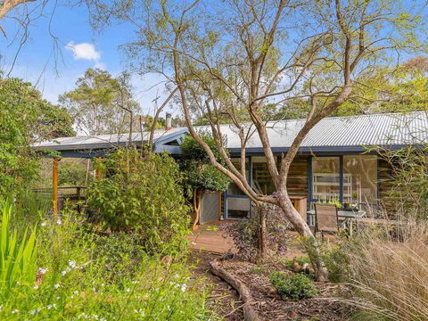 Hakea Bush Cabin - Accommodation Newcastle 6
