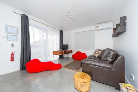 Salty Kisses Holiday House - Accommodation Newcastle 5