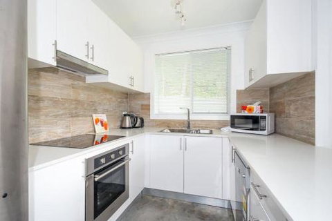 Salty Kisses Holiday House - Accommodation Newcastle 4