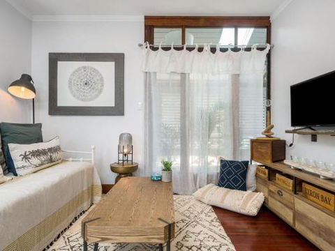 Black Beauty Studio - Accommodation Newcastle 6