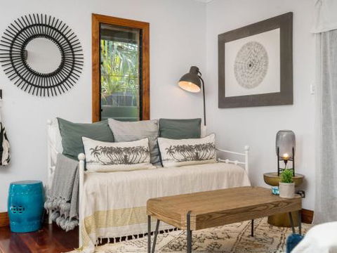 Black Beauty Studio - Accommodation Newcastle 3
