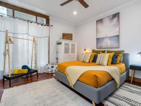 Black Beauty Studio - Accommodation Newcastle 4