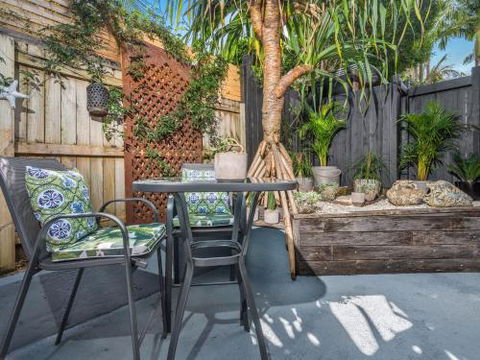 Black Beauty Studio - Accommodation Newcastle 2