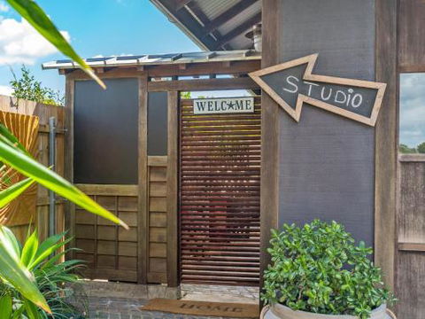 Black Beauty Studio - Accommodation Newcastle 5