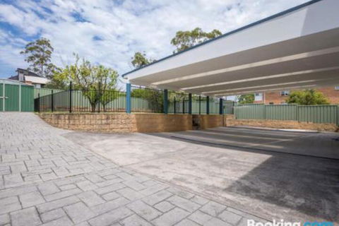 Villa San Gabriel Vincentia Sleeps 14 4pm Check Out Sundays - Accommodation Newcastle 6