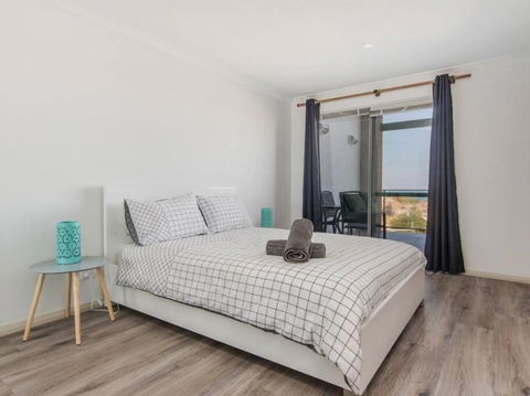 Surf & Sun In Silver Sands - Accommodation Newcastle 2
