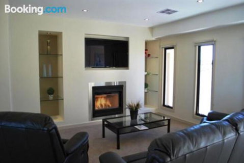 Eagles Nest - Accommodation Newcastle 0