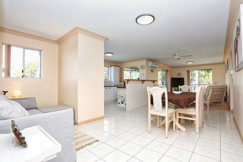 Enjoy Sunsets & Waterviews From Your Private Balcony - Accommodation Newcastle 6