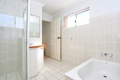 Enjoy Sunsets & Waterviews From Your Private Balcony - Accommodation Newcastle 2