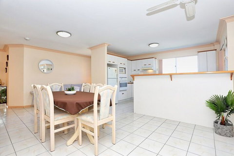 Enjoy Sunsets & Waterviews From Your Private Balcony - Accommodation Newcastle 4