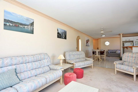 Enjoy Sunsets & Waterviews From Your Private Balcony - Accommodation Newcastle 3