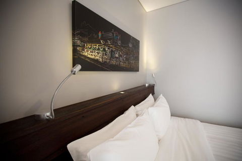 Maand Up - Accommodation Newcastle 3
