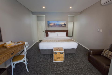 Maand Up - Accommodation Newcastle 2