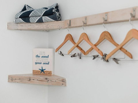 WHITE WAVES 4 ABSOLUTE BEACH FRONT STUDIO HASTINGS POINT - Accommodation Newcastle 5