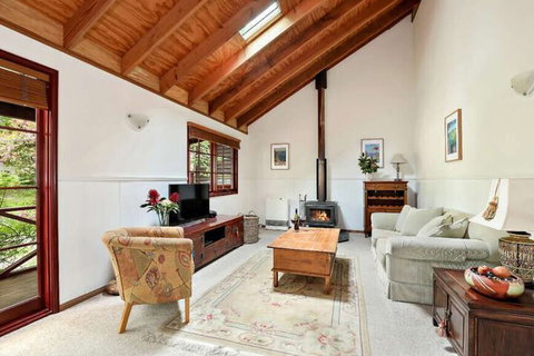 Mountain Den - Accommodation Newcastle 2