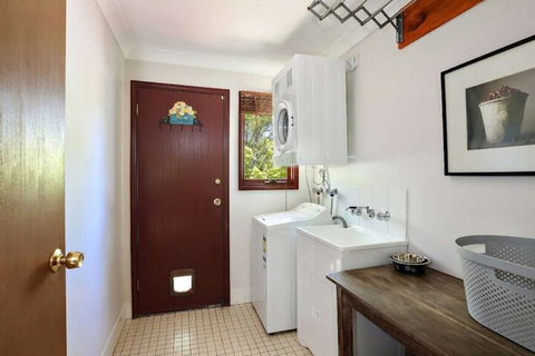 Mountain Den - Accommodation Newcastle 4