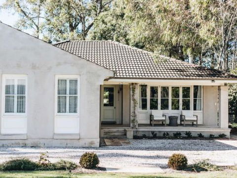 KIRRIEMUIR Burradoo Southern Highlands 4pm Check Out Sunday - Accommodation Newcastle 0