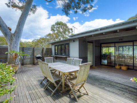 Elouera At Greenfields Beach 4pm Check Out Sundays - Accommodation Newcastle 0