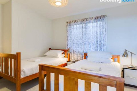 BLUE WATERS Gerringong 4pm Check Out Sundays - Accommodation Newcastle 6