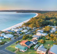 Sandals at the Bay Upstairs unit sleeping six 4pm Check Out Sundays - Accommodation Newcastle