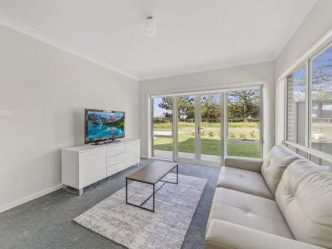 SEA MIST Gerringong 4pm Check Out Sundays - Accommodation Newcastle 2