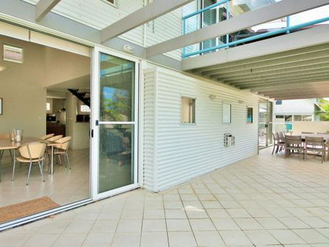 Shorelines At Hyams 4pm Check Out Sundays - Accommodation Newcastle 4