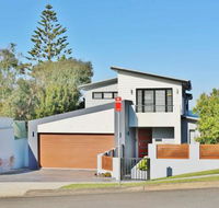 Stonefish Ground floor 4pm Check Out Sundays - Accommodation Newcastle