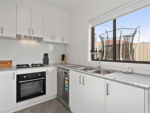 Rosebud Beachside Gem - Accommodation Newcastle 3