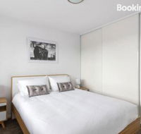 Brand new family friendly 3 bed villa walk shops - Accommodation Newcastle