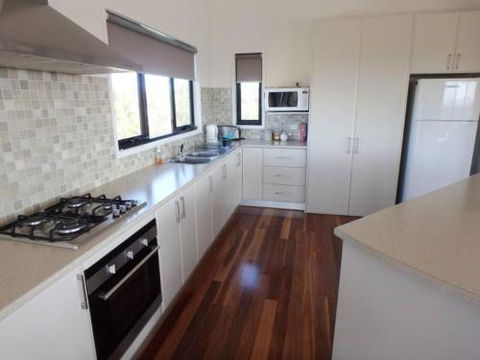 37 Oceanview Parade Sandy Point - Accommodation Newcastle 3