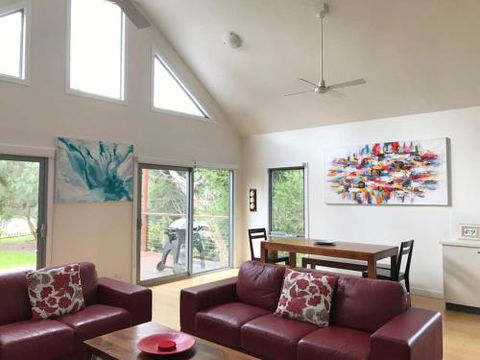 10 Anderson Avenue Sandy Point - Accommodation Newcastle 2