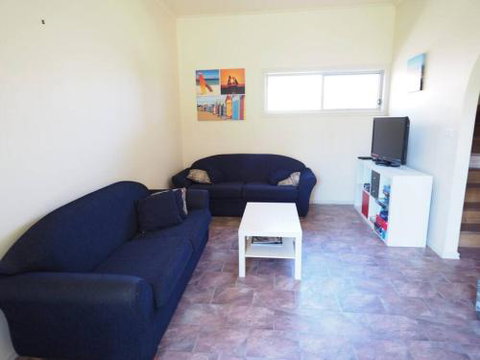 Sunset Deck Beach House Sandy Point - Accommodation Newcastle 2