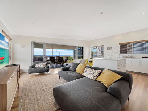Drift Beach House - Accommodation Newcastle 1
