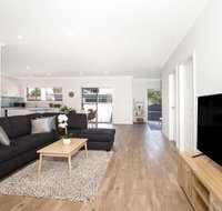 Callies Retreat I Pet Friendly I 3 Min Walk to Beach - Accommodation Newcastle