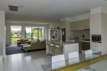 Stylish 3 Bedroom Condo - Accommodation Newcastle 0