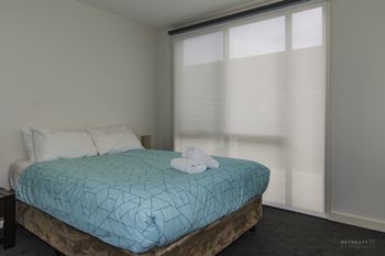 Stylish 3 Bedroom Condo - Accommodation Newcastle 4