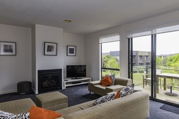 Stylish 3 Bedroom Condo - Accommodation Newcastle 1