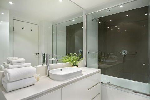 H Residences 2 Bedroom Ocean View In Surfers Paradise - Accommodation Newcastle 4
