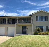 Ocean House at Mollymook - Accommodation Newcastle